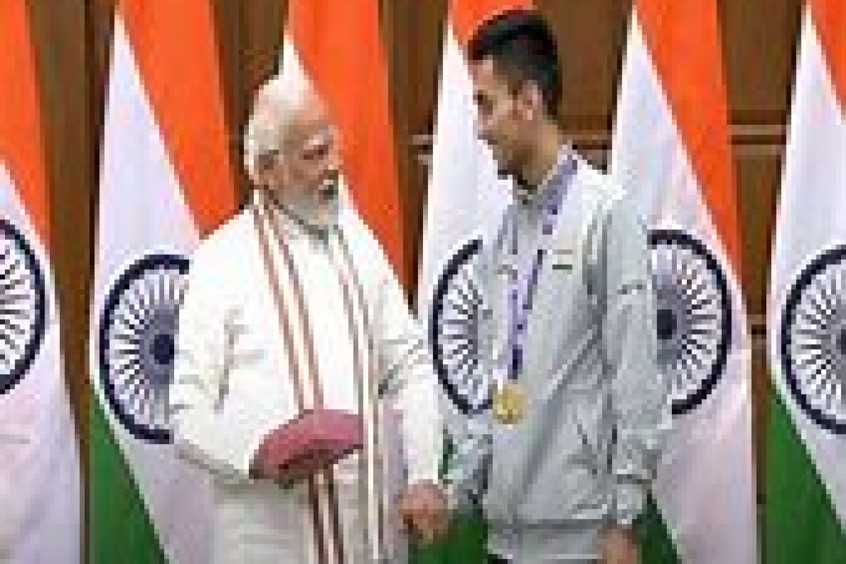 Lakshya Sen shared with PM Modi that during the 2024 Olympics, his coach, Prakash Padukone, had confiscated his phone to help him stay focused on his matches.